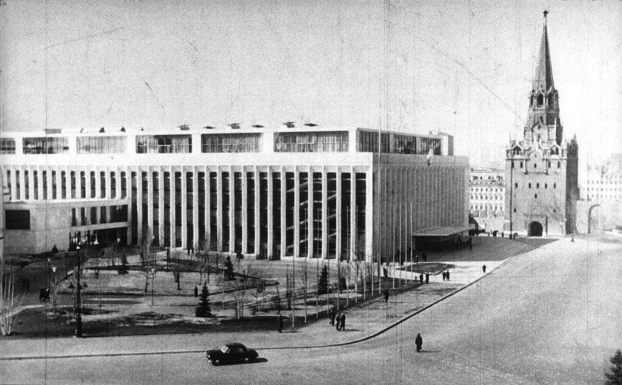 Здание съездов. Государственный Кремлёвский дворец (1959—1961). Кремлёвский дворец съездов 1961. Посохин Кремлевский дворец съездов. Государственный Кремлёвский дворец Московский Кремль.